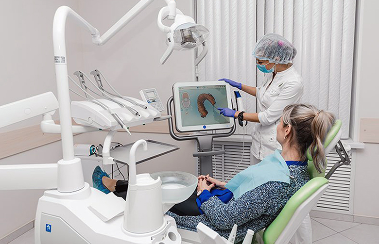 В кабинете стоматолога-ортопеда
